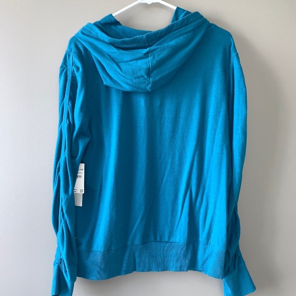 Zella Activewear Jacket with ruched sleeves - Picture 4 of 6